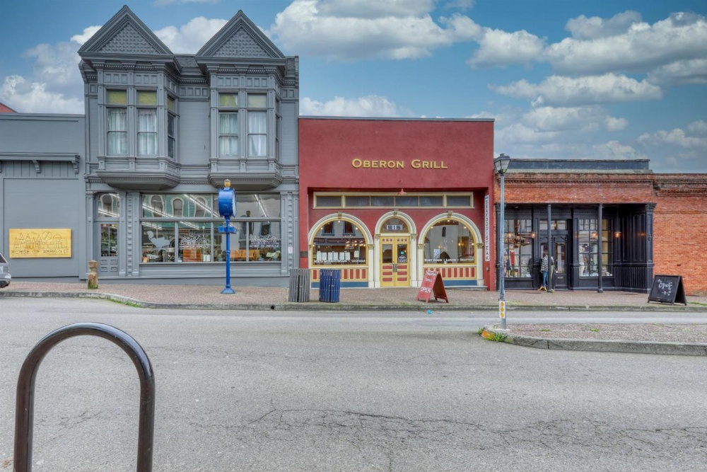 Cottage on the Canal